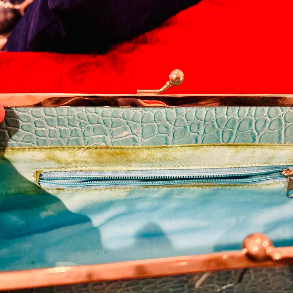 Elegant Turquoise Crocodile-Embossed Clutch - Picture 5 of 5